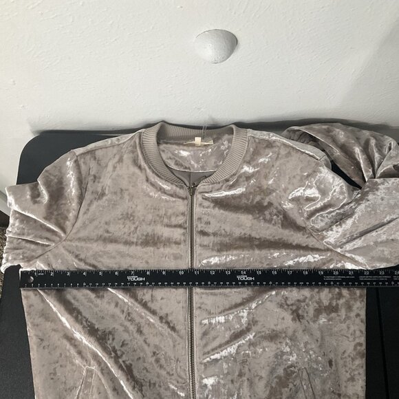 Entro Womens Sz S Light‎ Gray Crushed Velvet Full Zipper Pockets Bomber Jacket - Picture 5 of 10